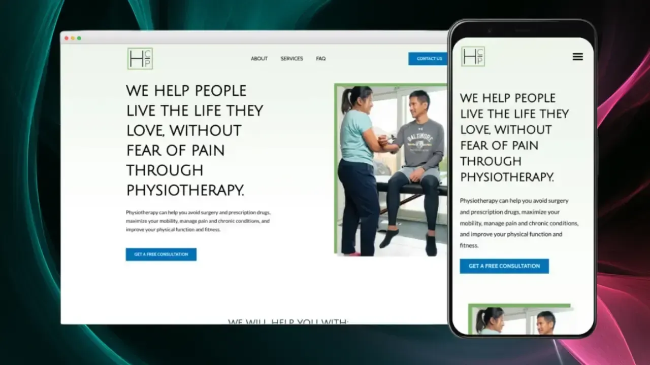 Un sitio web que muestra servicios de fisioterapia se presenta tanto en una pantalla de escritorio como en una móvil, con una imagen principal de un terapeuta asistiendo a un paciente, con el texto "Ayudamos a las personas a vivir la vida que aman, sin miedo al dolor a través de la fisioterapia."