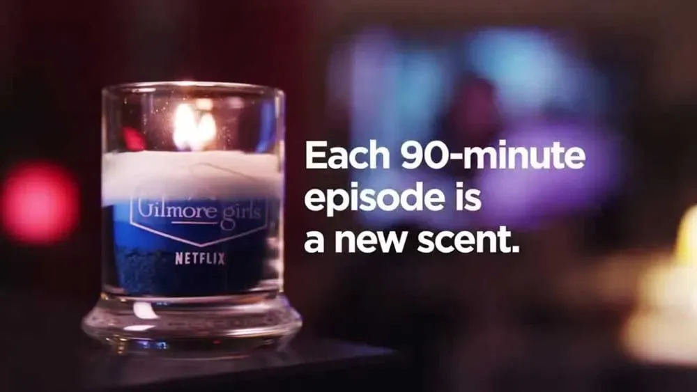 Vela de Netflix de Gilmore Girls junto al texto que dice Cada episodio de 90 minutos es un nuevo aroma