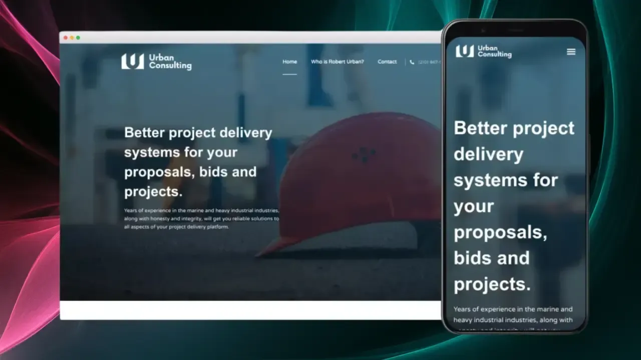 Un teléfono inteligente y una computadora portátil muestran el sitio web de una firma de consultoría, con una imagen de un casco de seguridad y texto promocional, con un fondo de colores dinámicos y fluidos.