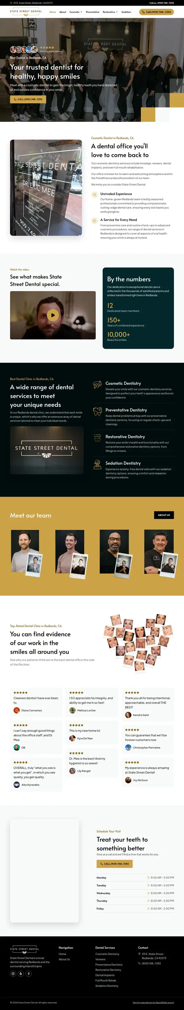Página de inicio de State Street Dental con estadísticas como más de 10,000 sonrisas hermosas, una lista de servicios de odontología cosmética, preventiva, restauradora y de sedación, y reseñas de pacientes.